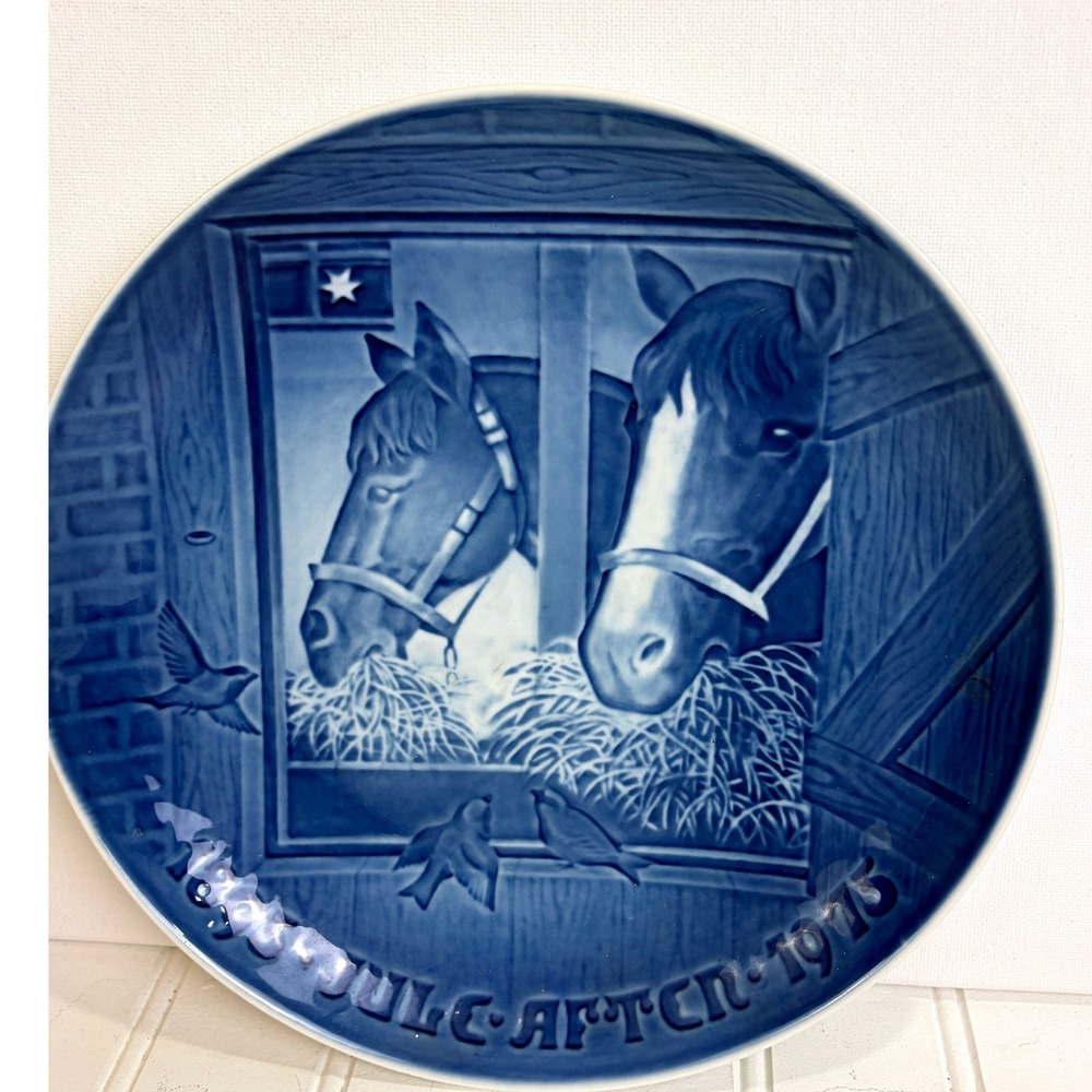 Bing & Grondahl 1975 Christmas Horse Stable Porcelain Plate Danish Blue
